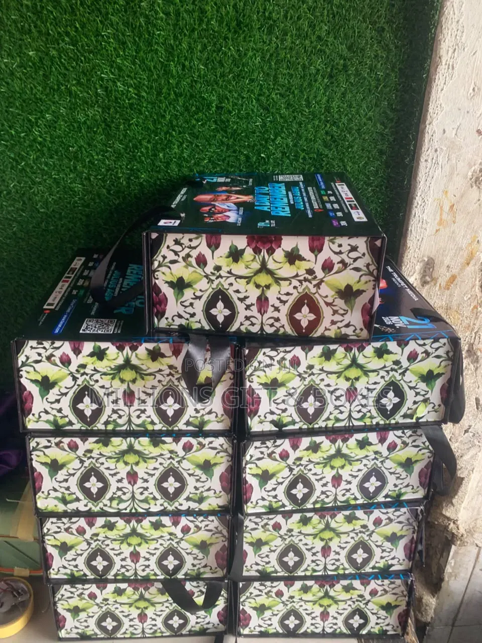Collapsible Gift Boxes Wholesale With Prints or Plain