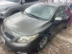 Toyota Corolla LE 4dr Sedan (1.8L 4cyl 4A) 2010 Gray