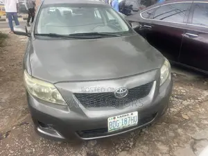 Toyota Corolla LE 4dr Sedan (1.8L 4cyl 4A) 2010 Gray
