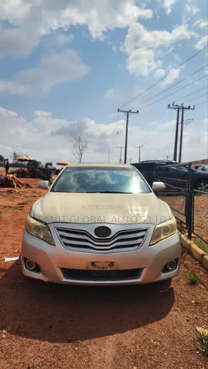 Toyota Camry XLE V6 4dr Sedan (3.5L 6cyl 6A) 2011 Silver