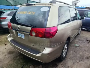 Toyota Sienna 2006 Gold