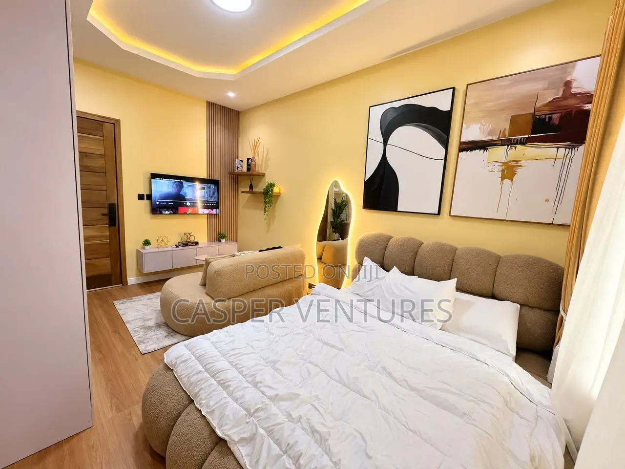 Colorful Studio Apartment With Pool Gym