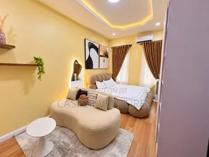 Colorful Studio Apartment With Pool Gym