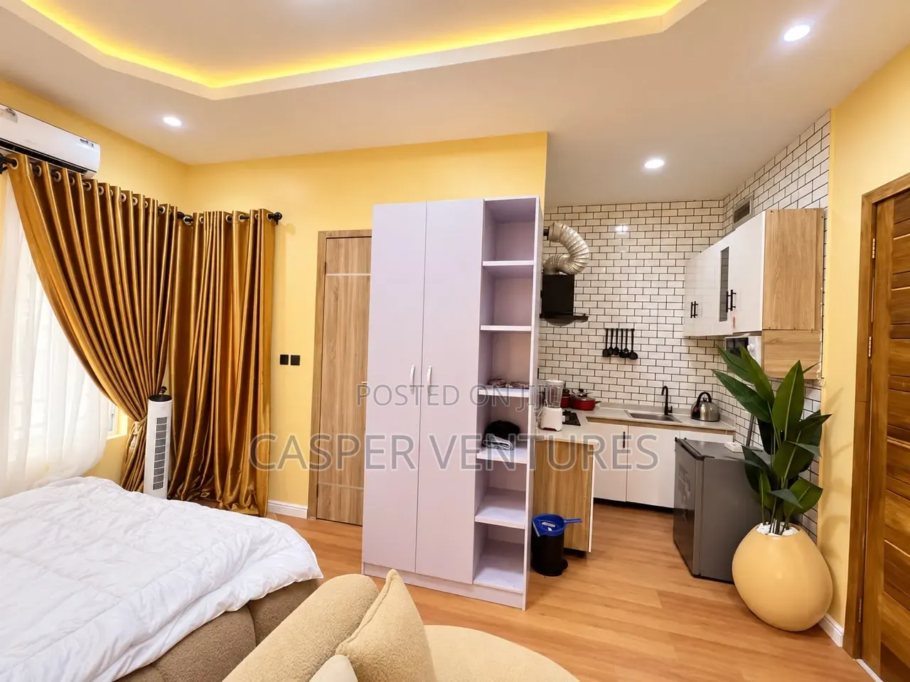 Colorful Studio Apartment With Pool Gym