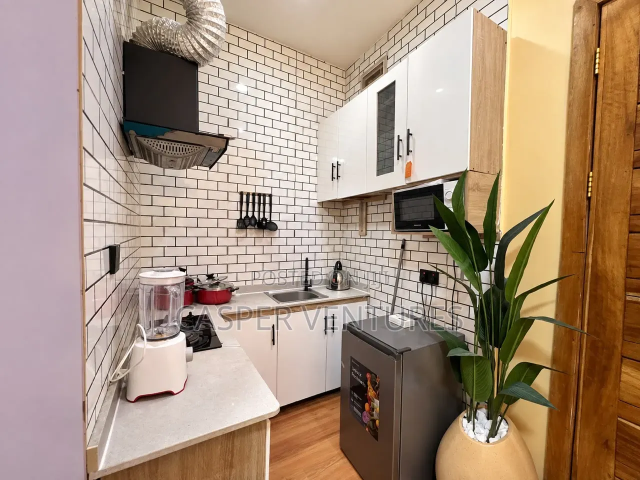 Colorful Studio Apartment With Pool Gym