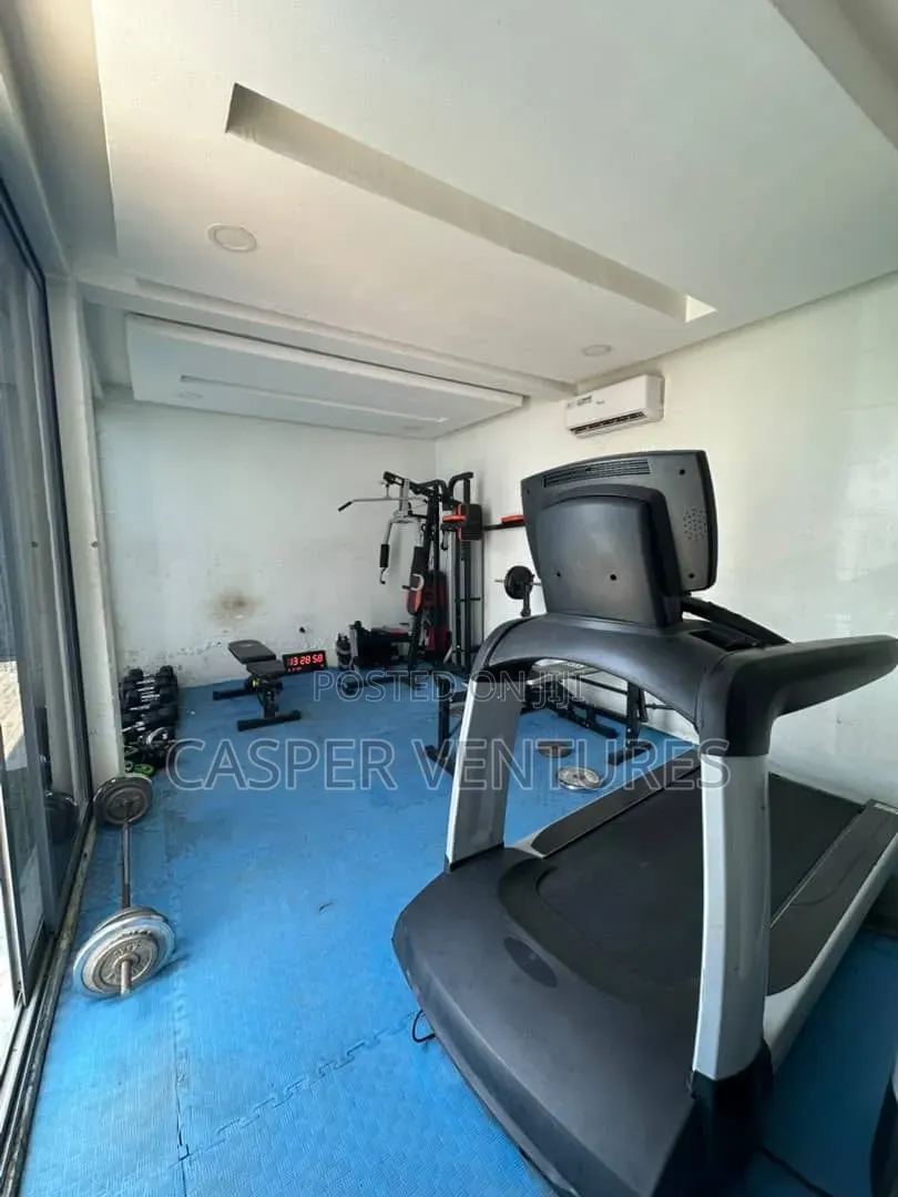 Colorful Studio Apartment With Pool Gym