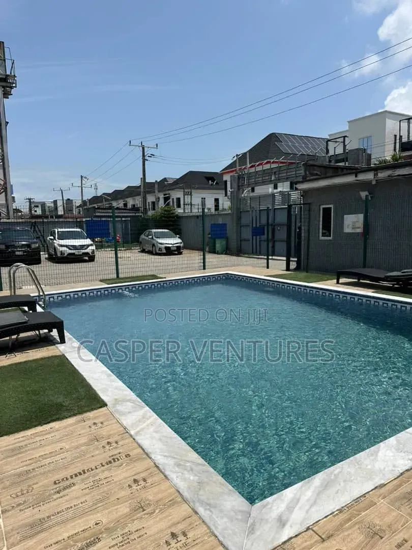 Colorful Studio Apartment With Pool Gym