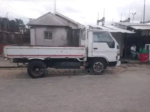 Toyota Dyna 200 6tyrs