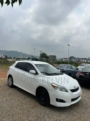Toyota Matrix S Hatchback AWD (2.4L 4cyl 4A) 2010 White