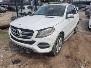 Mercedes-Benz GLE-Class 2016 Beige