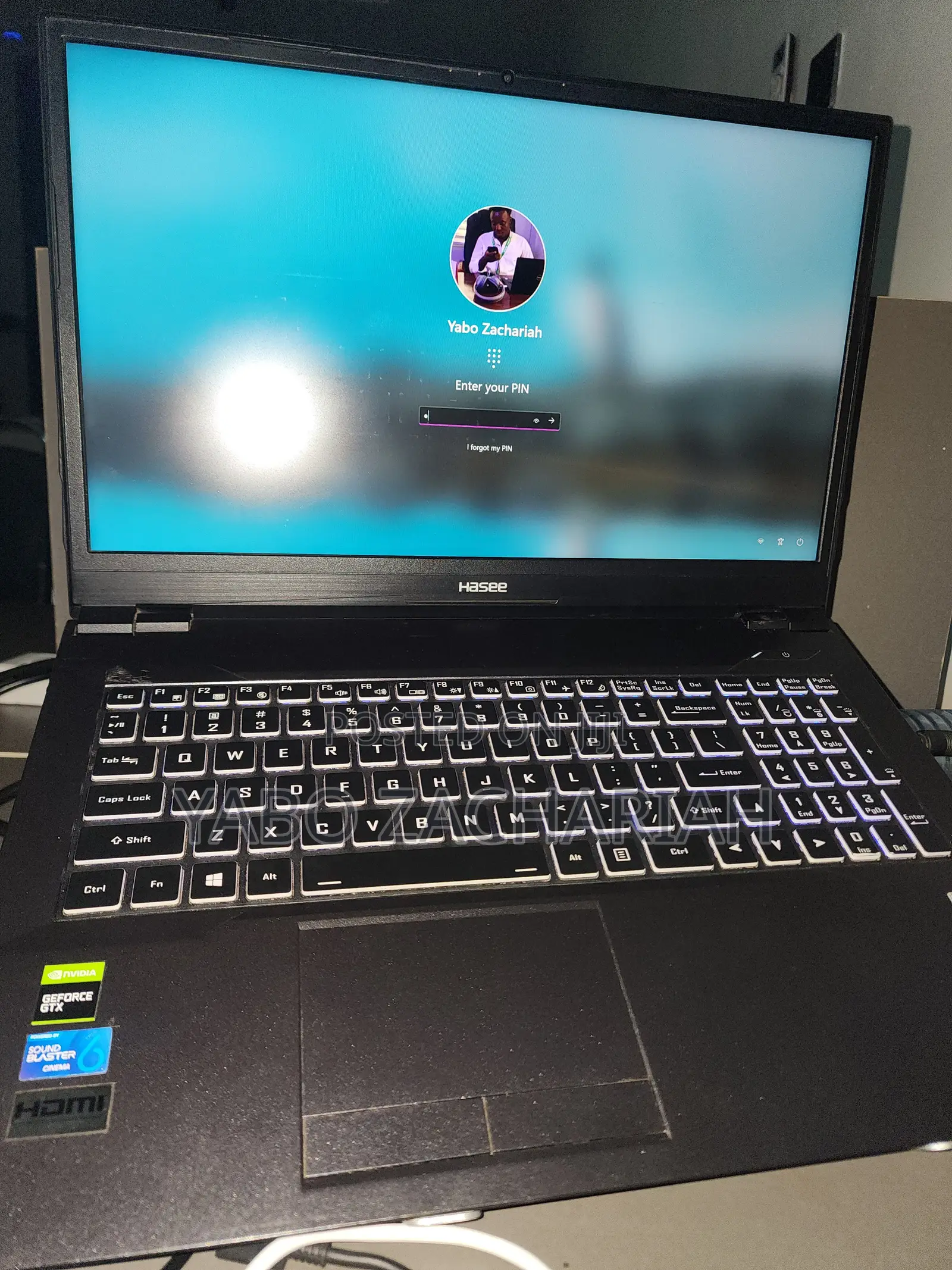 Laptop Hasee 4GB Nvidia HDD+SSD 256GB
