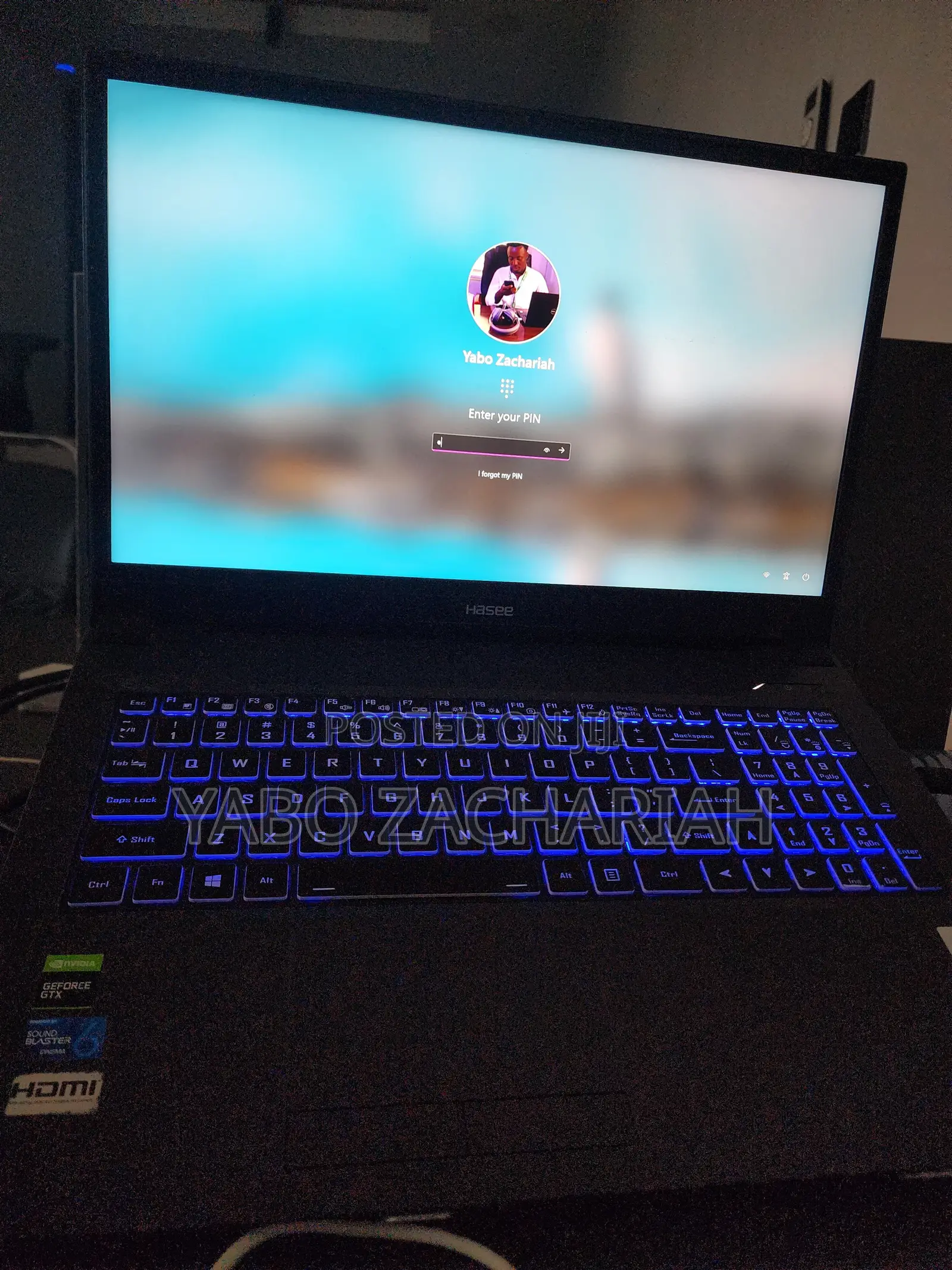 Laptop Hasee 4GB Nvidia HDD+SSD 256GB