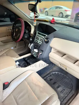 Honda Pilot LX 4dr SUV 4WD (3.5L 6cyl 5A) 2011 Gold