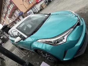 Toyota C-HR XLE FWD Sport Utility (2.0L 4cyl 2AM) 2018 Blue