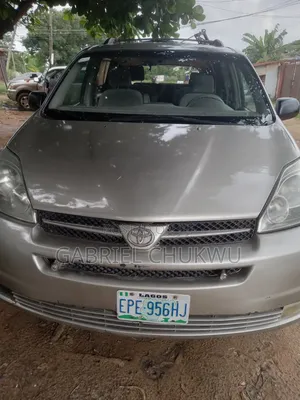 Toyota Sienna 2005 Gold