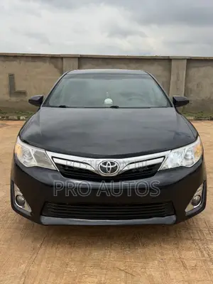 Toyota Camry XLE 4dr Sedan (2.5L 4cyl 6A) 2013 Black