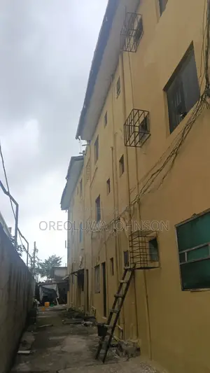 3bdrm Block of Flats in Ejigbo / Ejigbo for sale