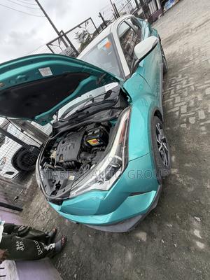 Toyota C-HR XLE FWD Sport Utility (2.0L 4cyl 2AM) 2018 Blue
