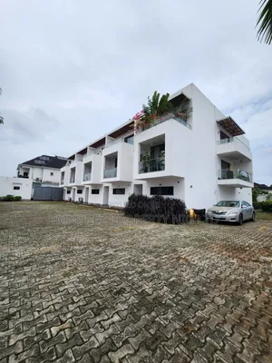 4bdrm Duplex in Chevron for rent