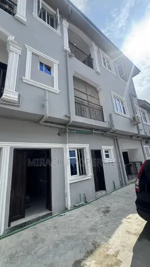 3bdrm Block of Flats in Green Field Estate, Amuwo-Odofin for rent