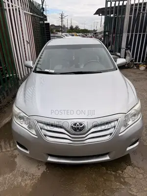 Toyota Camry LE 4dr Sedan (2.5L 4cyl 6AM) 2010 Silver