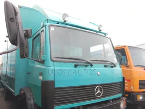 Mercedes-Benz 1114