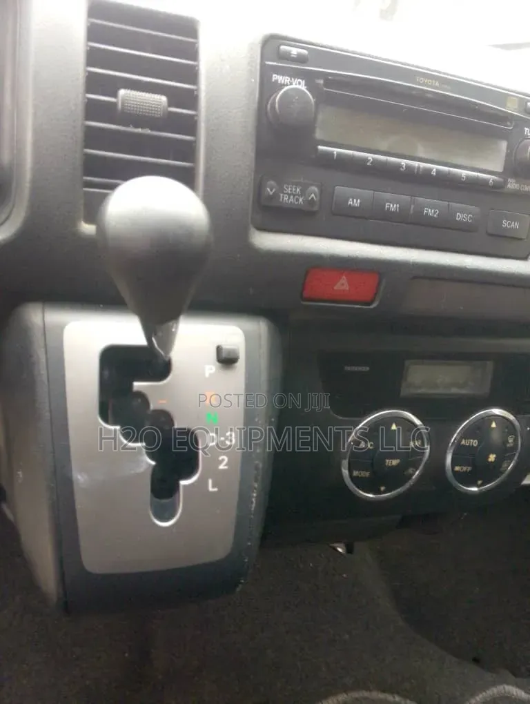 Toyota HiAce 2015 White