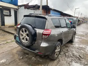 Toyota RAV4 3.5 2010 Gold