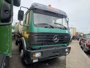 Mercedes-Benz 2000 Green 