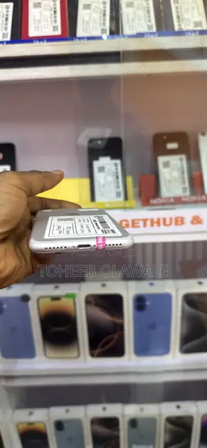 New Apple iPhone 7 32 GB Black