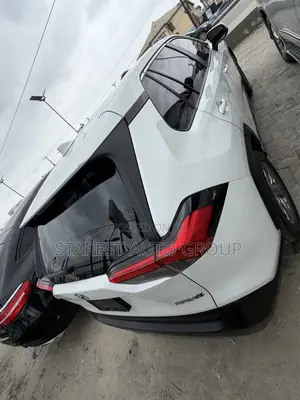 Toyota RAV4 XLE Premium 2021 White