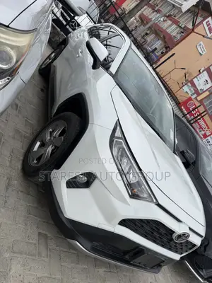 Toyota RAV4 XLE Premium 2026 White