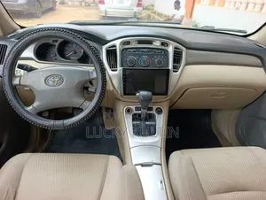 Toyota Highlander V6 2005 Gold