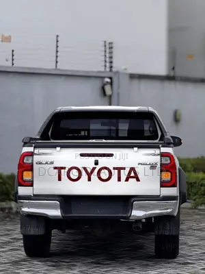 Toyota Hilux 2020 White