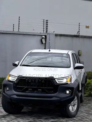 Toyota Hilux 2020 White