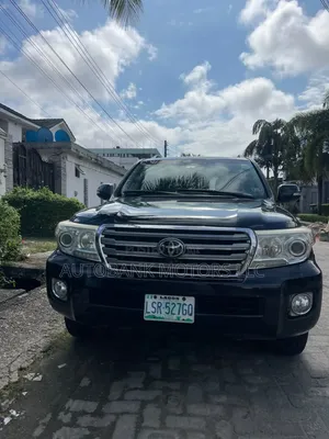Toyota Land Cruiser 5.7 V8 2013 Black