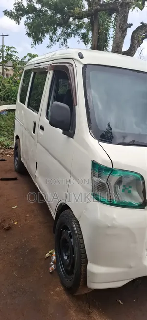 Daihatsu Hijet 2004 White