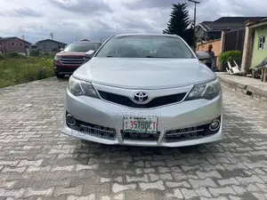 Toyota Camry SE Sport 4dr Sedan (2.5L 4cyl 6A) 2014 Silver