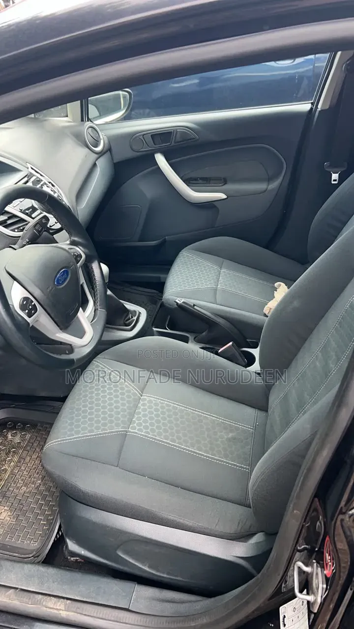 Ford Transit Connect 2010 Black