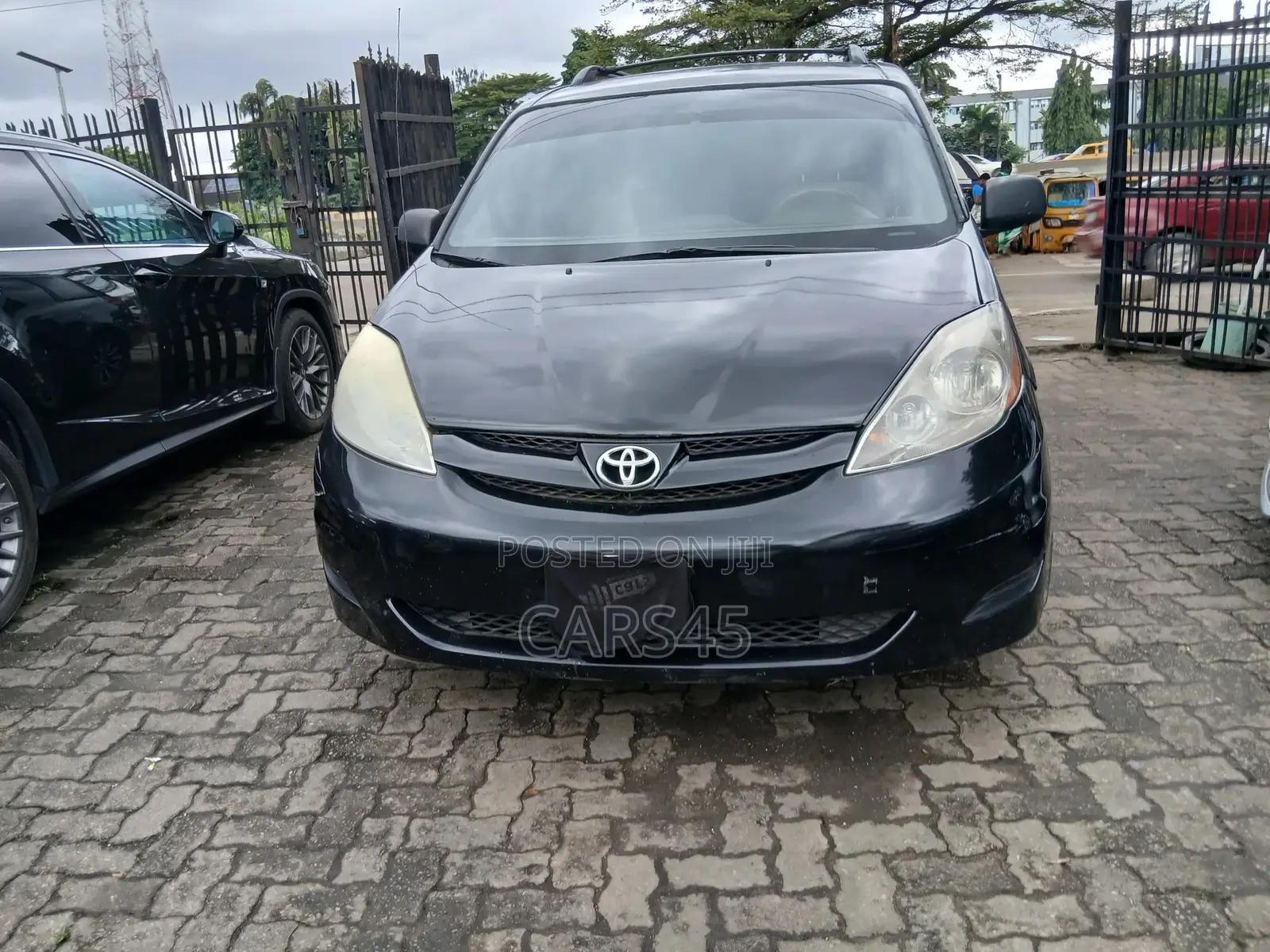 Toyota Sienna LE 2009 Black