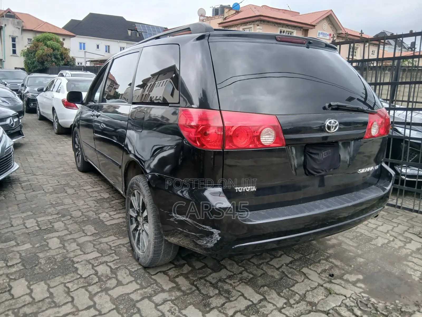 Toyota Sienna LE 2009 Black