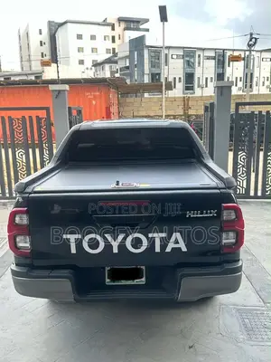 Toyota Hilux 2025 Black