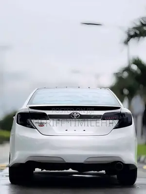Toyota Camry SE Sport 4dr Sedan w/Prod. End 11/13 (2.5L 4cyl 6A) 2014