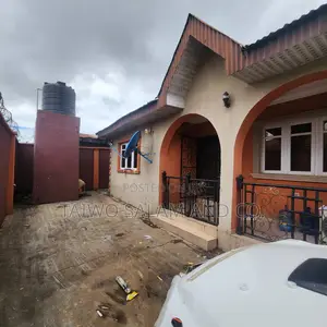3bdrm Block of Flats in Oluyole Estate for sale