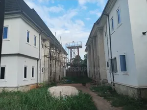 16bdrm House in Obadudu Road, Ethiope East for sale