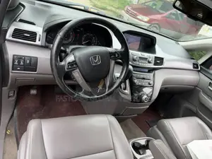 Honda Odyssey Touring 2013 Silver