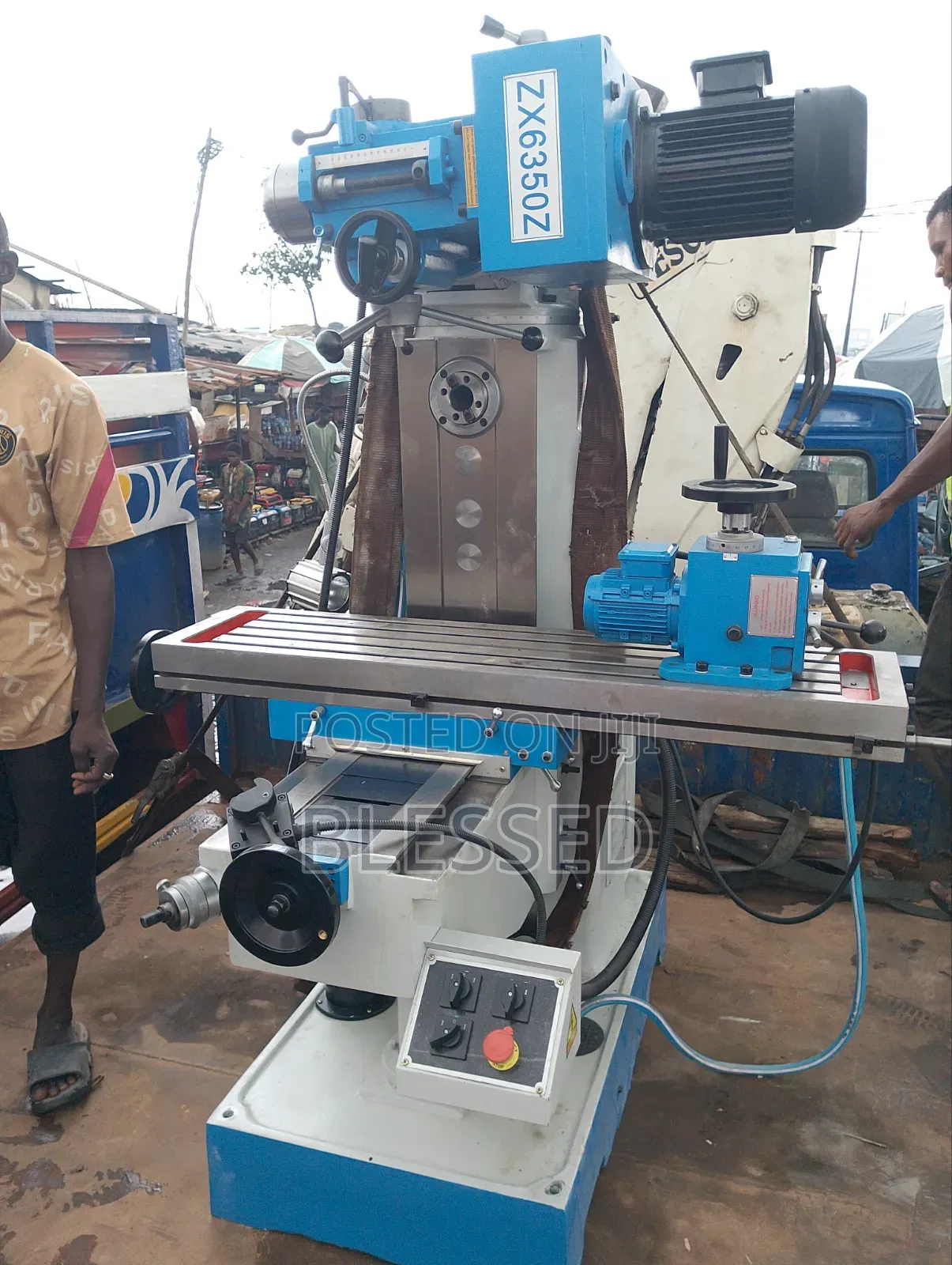 Universal Milling Machine