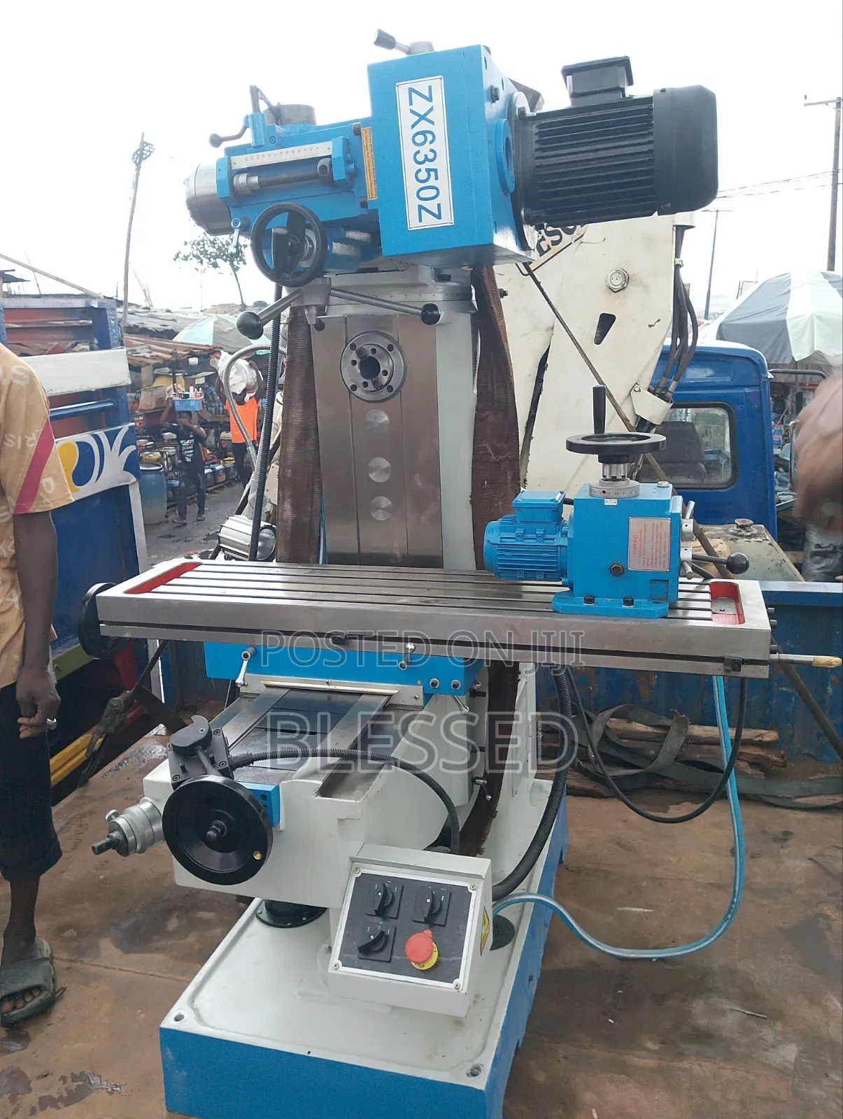 Universal Milling Machine