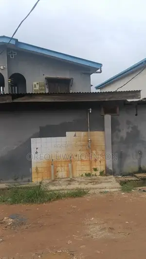 3bdrm Block of Flats in Egbe/Idimu for sale