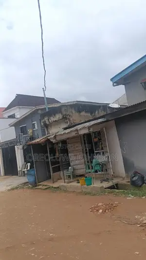 3bdrm Block of Flats in Egbe/Idimu for sale